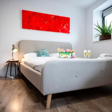 Lazynest Residence Bukares Bagian luar foto