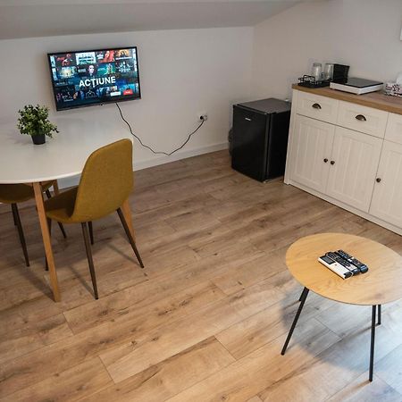 Lazynest Residence Bukares Bagian luar foto