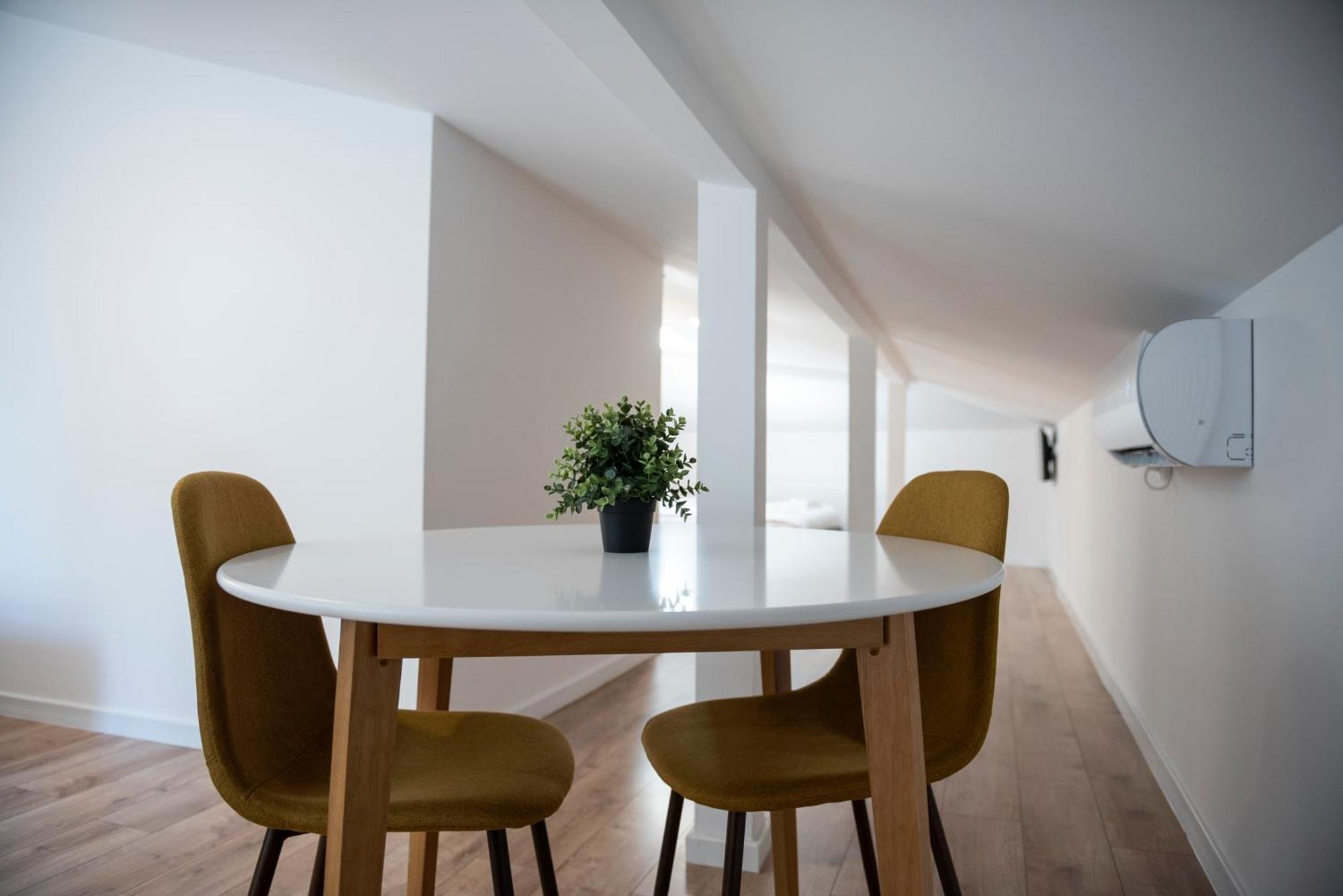 Lazynest Residence Bukares Bagian luar foto