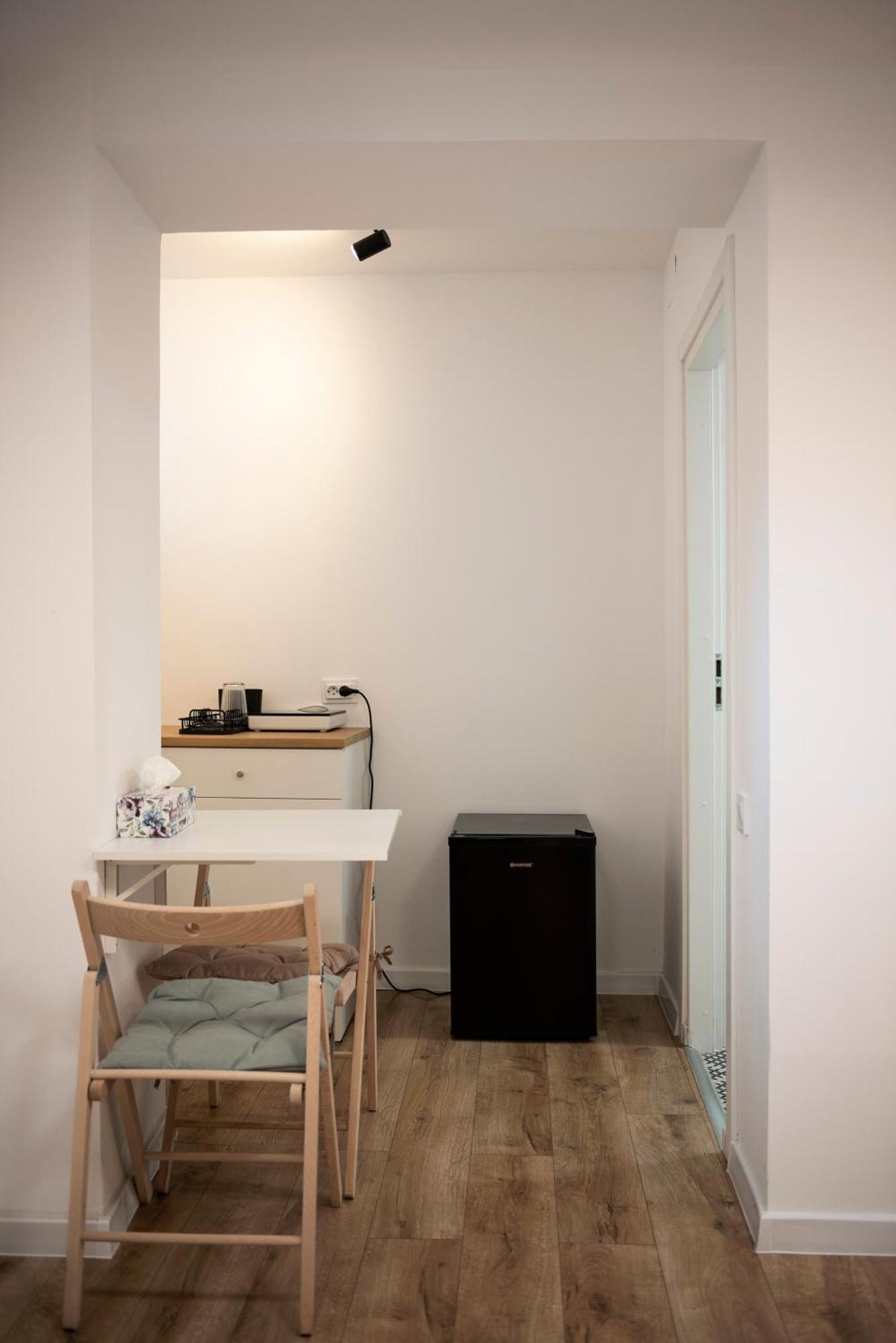 Lazynest Residence Bukares Bagian luar foto