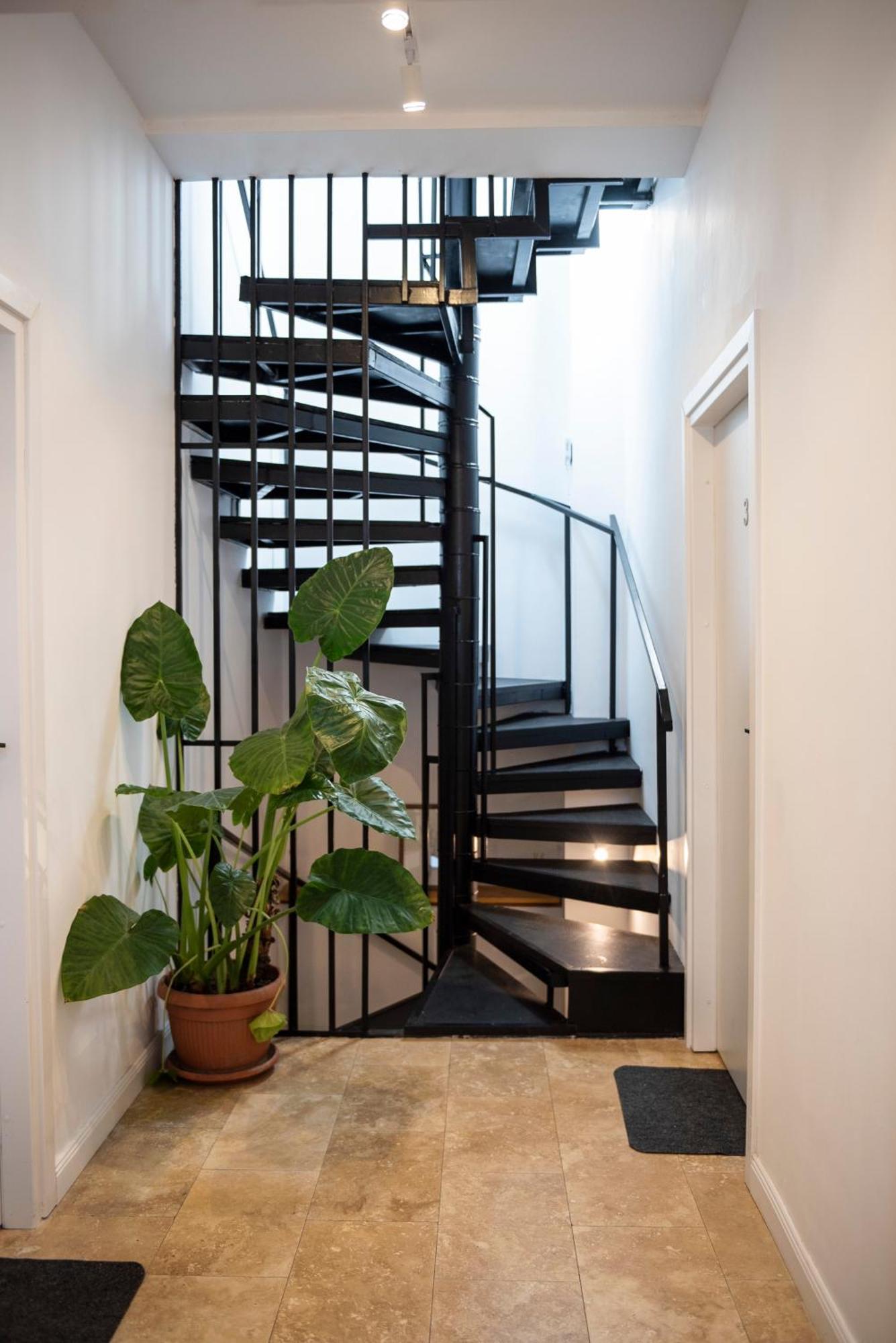 Lazynest Residence Bukares Bagian luar foto