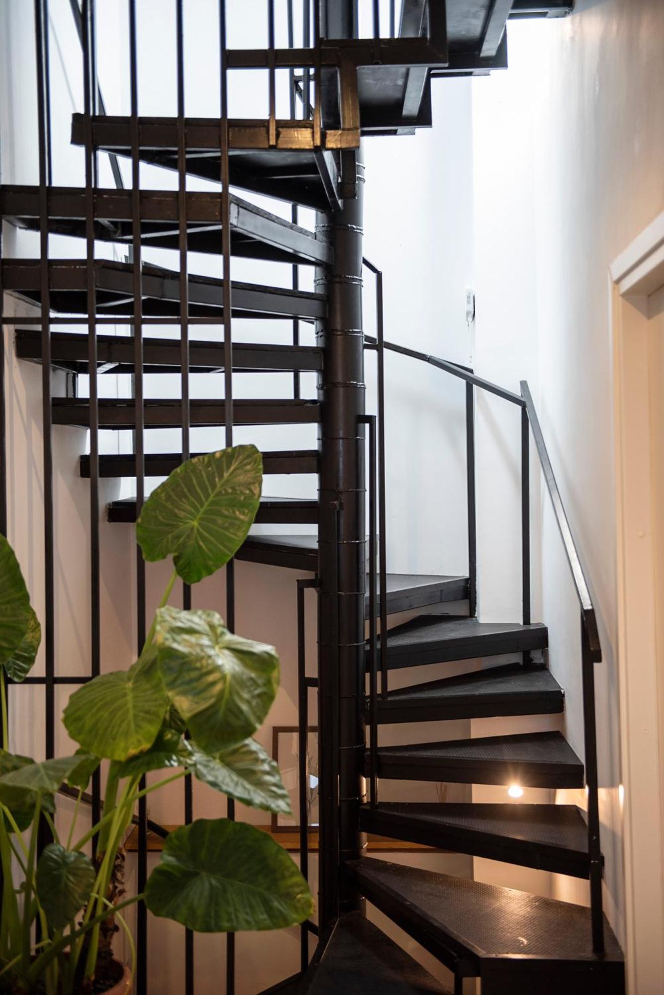 Lazynest Residence Bukares Bagian luar foto